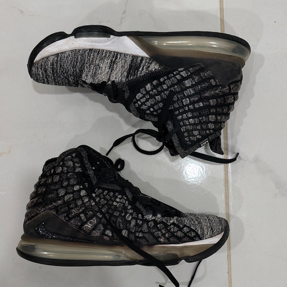 LeBron 17 Nike